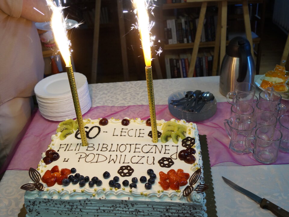 Tort podczas uroczystoÅ›ci 60-lecia filii bibliotecznej w Podwilczu