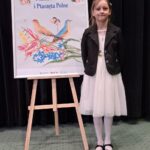Uczennica szkoły podstawowej im.Juliana Tuwima w Stanominie - finalistka konkursu recytatorskiego "Ptaki, Ptaszki, Ptaszęta polne" w Koszalińskiej Bibliotece Publicznej